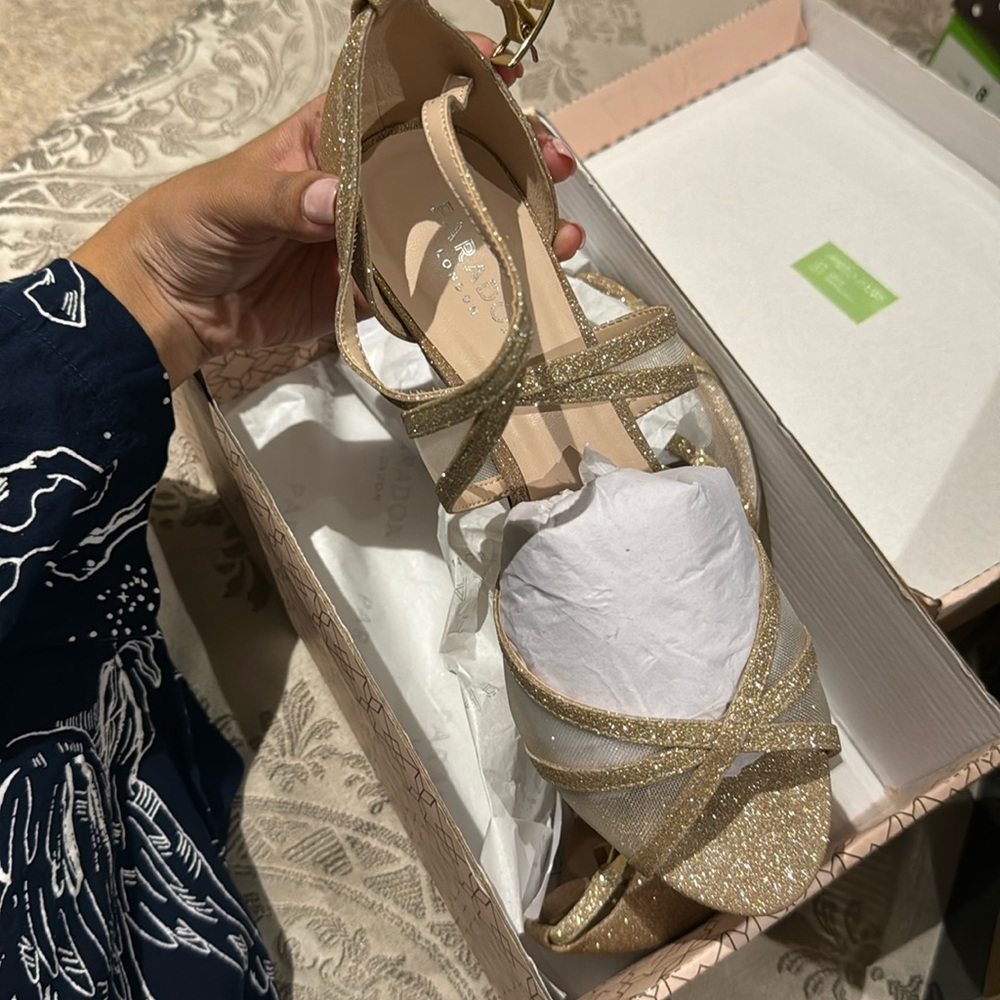 Champagne heels. Super cute